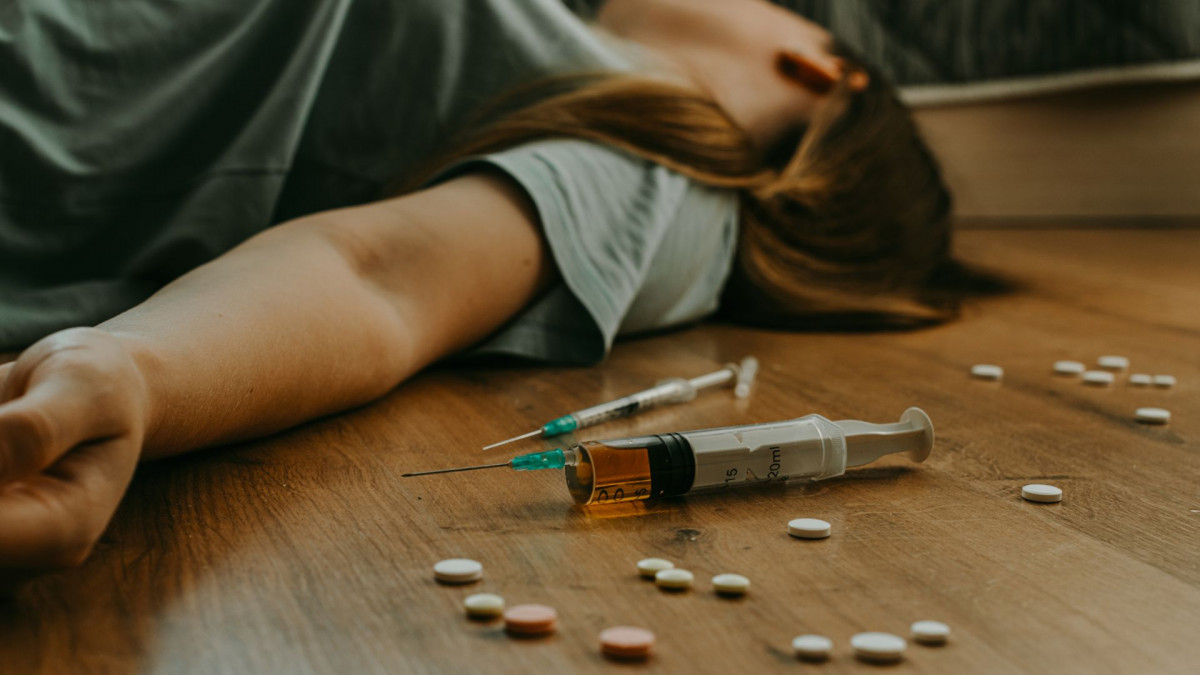 DRUG ABUSE AMONG TEENAGERS Isotekindo